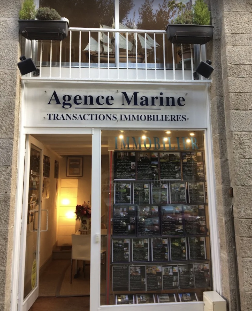 La devanture de l'Agence Marine, en plein cœur d'Intra-Muros à Saint-Malo