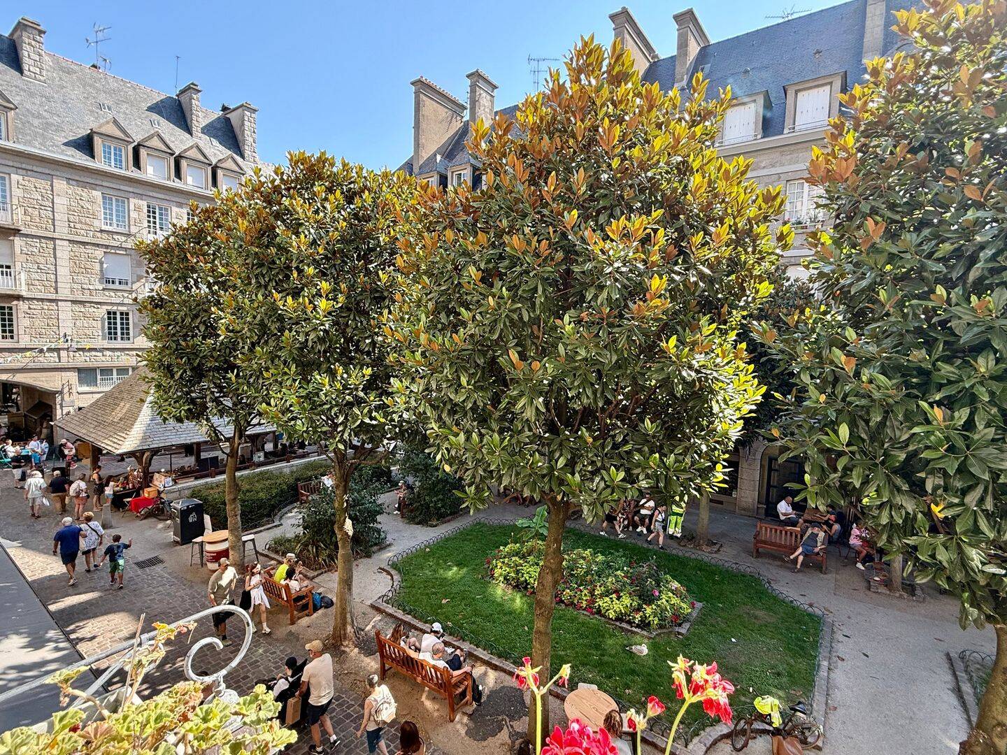 Appartement traversant avec vue sur une place arborée, Saint-Malo