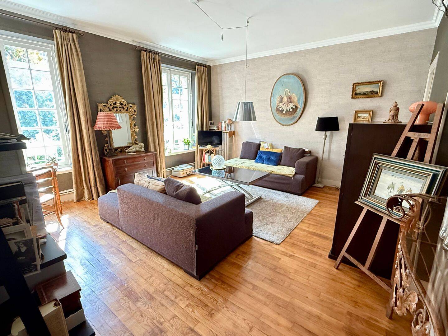 Appartement traversant avec vue sur une place arborée, photo 4
