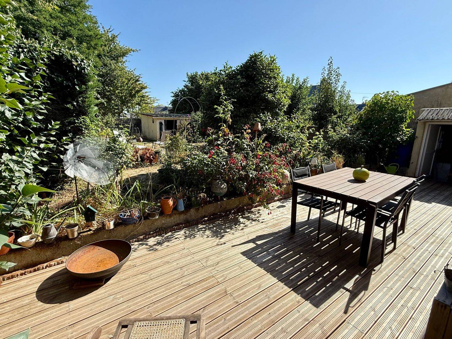 Maison rénovée avec jardin clos et garages, Saint-Malo